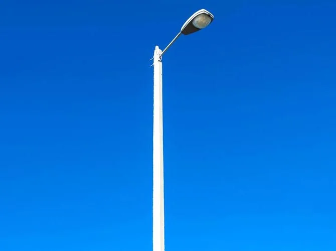 सिंगल आर्म ट्रैफिक पोल